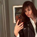 Ovo je sestra Emine Jahović: Mnogi misle da ne liče uopšte, a o njenom obrazovanju i uspehu bruji region