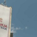 Vučić: Baner sa Palate Albanija biće uklonjen u 19 sati, angažovani alpinisti