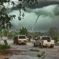Tornado podigao automobil sa auto-puta i bacio ga kao igračku: Snimak iz Kine izaziva jezu