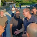 "Ovo je baba Višnjina kuća, a ona tamo je naša, spaljena" Vučić ugostio građane u porodičnoj kući u Čipuljiću: "Pola života…