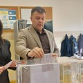 Memić glasao u školi “Desanka Maksimović”