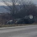BMW sleteo s puta kod Leskovca, dve osobe povređene