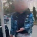 Lopov uhvaćen na delu: Snimak iz Novog Sada zapalio mreže, devojka sprečila mladića da joj ukrade auto (video)