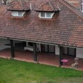 (Foto) ogromna terasa, dvorište ograđeno zidinama: Ovo je dom Verice Šerifović u Kragujevcu, svaki detalj je pažljivo…