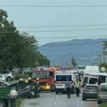 (Foto/video)Teška saobraćajna nesreća u naselju Divostin kod Kragujevca