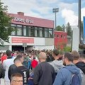VIDEO Nezapamćeni šou navijača Srbije, napravili „zmiju“, pa napunili stadion kao da je utakmica