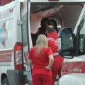 Karambol u Ustaničkoj: Žena se automobilom zakucala u autobus, dvoje ljudi povređeno