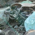 (Foto) misteriozna nesreća: Vozilo potpuno uništeno, a od vozača ni traga ni glasa: "Nemoguće je da neko ovo preživi"