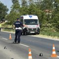 Sudar između Rume i Pećinaca: Automobil velikom brzinom naleteo na prikolicu, zgužvan kao limenka (Foto)
