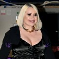 Karambol u kafani: Maja Nikolić pevala, pa se u miniću popela na sto: Gosti gledaju i ne veruju kako se uvija (foto)