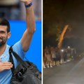 Đoković ovo nije doživeo u karijeri: "Kilometri" Kineza napravili špalir i pozdravili ga dok je prošao kolima