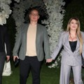 Viki sa mužem na svadbi Uroša Živkovića: Drži Tašketa za ruku i ne pušta ga - istakla bujno poprsje i nosi vrtoglave potpetice…