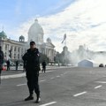 „Gori Ćacilend, ima ranjenih, a SNS nastavlja sa glasanjem“: Poslanici za Nova.rs otkrivaju šta se dešavalo za vreme požara i…