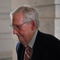 Senator Mič Mekonel pronađen bez svesti u svom domu