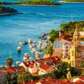 Kako letovati na Hvaru o trošku poreskih obveznika?