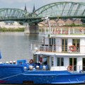 Rekordno nizak vodostaj Dunava kod Budimpešte, zarobljeno oko 15 brodova