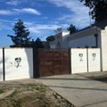 Liku Mladića nije mesto na mesdžidu. Muslimanska bogomolja oskrnavljena neprimerenim grafitom.