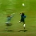 Evo koliko novca vredi čuvena lopta koju je Maradona poslao u istoriju, “Božija ruka” na aukciji