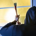 Trojica uhapšena u Novom Sadu zbog krađe novca i pića: Jedan zatečen na licu mesta, "stražari" imali pajser