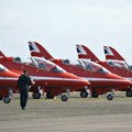 Dva pilota iskočila iz aviona za obuku pre nego što se srušio