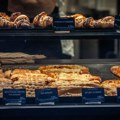 "Ne pada mi na pamet da uđem u pekaru”: Cena obične kifle pokrenula žučnu raspravu na mrežama