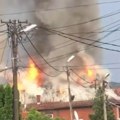 Gori kuća nakon udara groma u Novom Pazaru! Vatrogasci na licu mesta, dim prekrio celo naselje ( video)