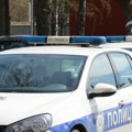 Mercedesom se zakucao u bankinu, auto potpuno uništen Jeziv prizor na autoputu ka Beogradu (video)