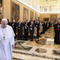 Papa Franja ima upalu pluća: Zbog bolesti nije čitao molitvu pred vernicima na Trgu Svetog Petra