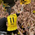 На опроштајној утакмици у Дортмунду легендарни фудбалер Борусије частио пивом све гледаоце