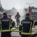 Požar na auto-putu kod Konjarnika: Vatra kulja iz haube automobila (Foto)