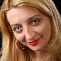 Književna kritika - Složene porodične okolnosti i odnosi