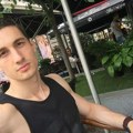Ozbiljan frajer! Sin našeg pevača pokazao telo, žene "poludele" za njegovim trbušnjacima: Evo čime se bavi