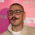 Lule Pljugica skinuo brkove i više ne liči na sebe: Javno isprozivao Desingericu, pa se potpuno transformisao