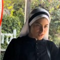 Manekenka u jeku slave otišla u manastir: Ceo svet ludovao za njom, a danas prodaje brojanice i izgleda neprepoznatljivo