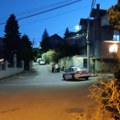 "Ubio mi je majku" Potresne scene ispred kuće u Kaluđerici gde je pronađeno telo brutalno ubijene žene