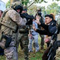 Trampov lov na imigrante poprima neslućene razmere! Vanredno stanje u američkom okrugu zbog racija imigracionih službi