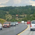 Naoružajte se strpljenjem: Pojačan saobraćaj ka planinama, spremite se na kolone ka Kopaoniku
