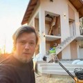 Sećate se Amerikanca koji je kupio kuću za 5.000 evra na Balkanu? Upeglao sve cakum pakum, evo dokle je stigao
