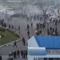 Pojavio se snimak sukoba ispred Lagatora: Haos, topovski udari, suzavac - Delije u stampedu beže od policije!
