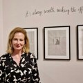 "Postavši majka sa 64 godine napustila sam mesto direktorke poznate galerije": Džulija Pejton-Džons predstavila radove u…