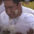 Nevesta izazvala zgražavanje širom sveta, ali on se ipak oženio njom: Nosila lepu venčanicu, ali usta joj bila zavezana…