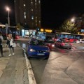 Ostavila dete u kolima, blokirala okretnicu i otišla? Šokantno ponašanje vozača u Beogradu, prolaznici u čudu: "Dete se…