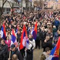 VIDEO: U severnom delu Kosovske Mitrovice održan veliki skup protiv odluke Prištine o dinaru