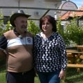 Ljubiša i Gordana posle 37 godina u Švajcarskoj čvrsto rešili Pravac Srbija! Gaje što nema niko i za to im treba kaciga na…