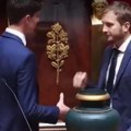 Šok snimak iz francuskog parlamenta zapalio društvene mreže! Niko neće da se rukuje sa poslanikom Marin Le Pen (video)