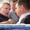 Đilasovci opet divljaju Prave haos ispred Skupštine Loznice, Ćuta nasilan! Snimljeno uličarsko ponašanje (video)