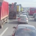 (Mapa, foto) kolaps kod Bubanj potoka! Kilometarska kolona na auto-putu, evo zašto sve stoji