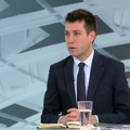 Policija kaznila Dobricu Veselinovića (ZLF) zbog hodanja na pešačkom prelazu u krug