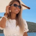 Žena bivšeg tenisera u nikad kraćem miniću i topu: Vitke noge u prvom planu, a ovako održava liniju - Evo čega je morala da se…