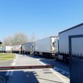 Teretna vozila na graničnim prelazima, na izlazu iz Srbije, čekaju do četiri sata